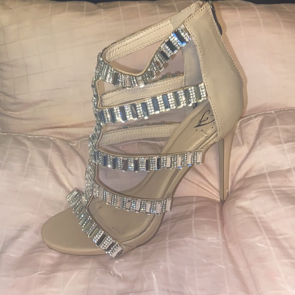 Cream color - Picture 3 of 3